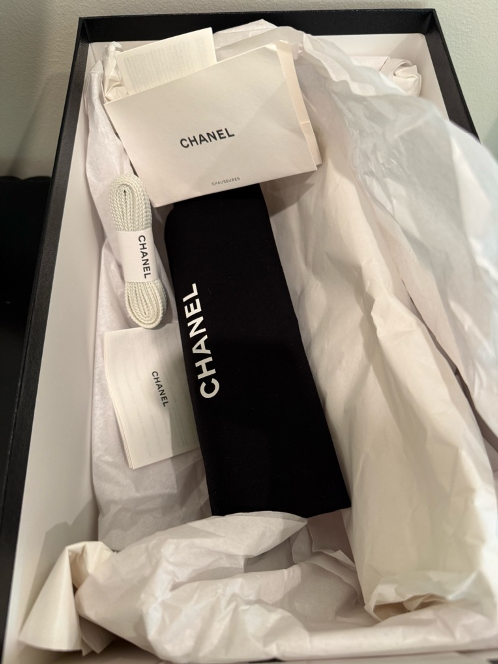 RARE SS 26 CHANEL NEW Samba Style White Leather Low-Top Sneakers with Gum Sole - Picture 6 of 6